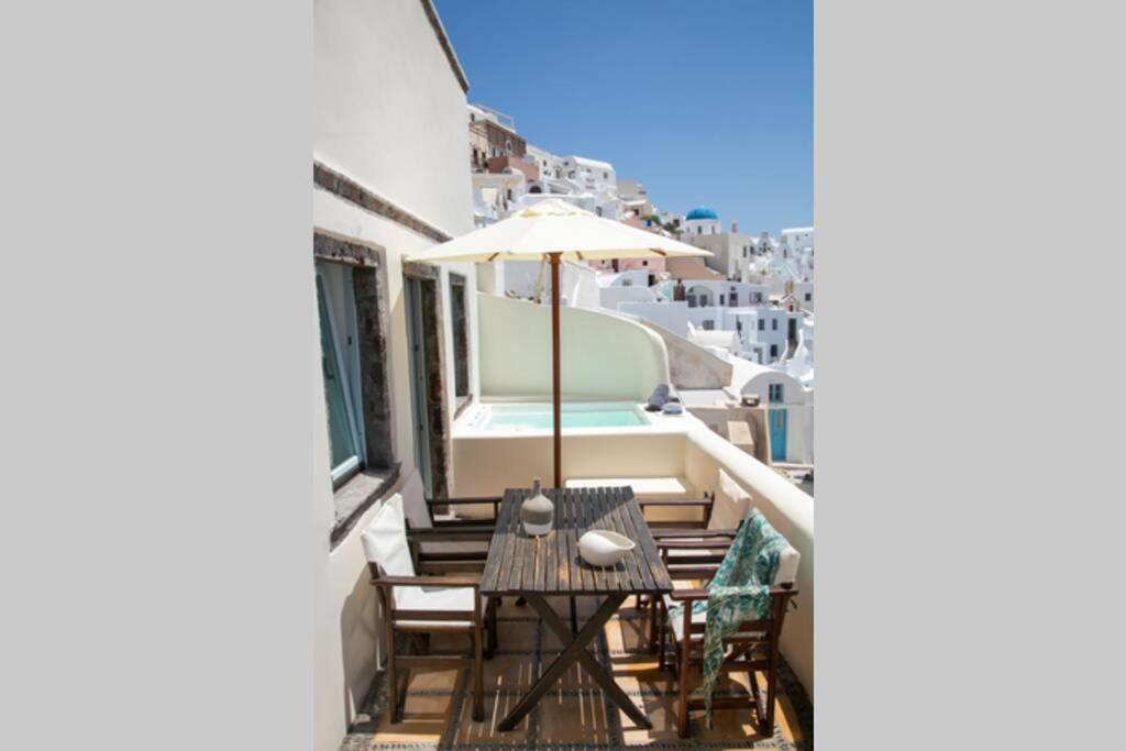 Dionyssos Cave House Villa Oia  Exterior photo