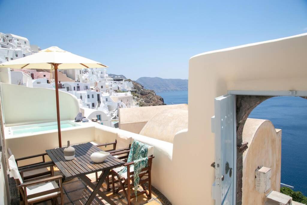 Dionyssos Cave House Villa Oia  Exterior photo
